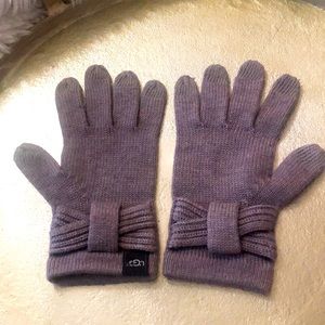 UGG knit/ woven “bow” gloves